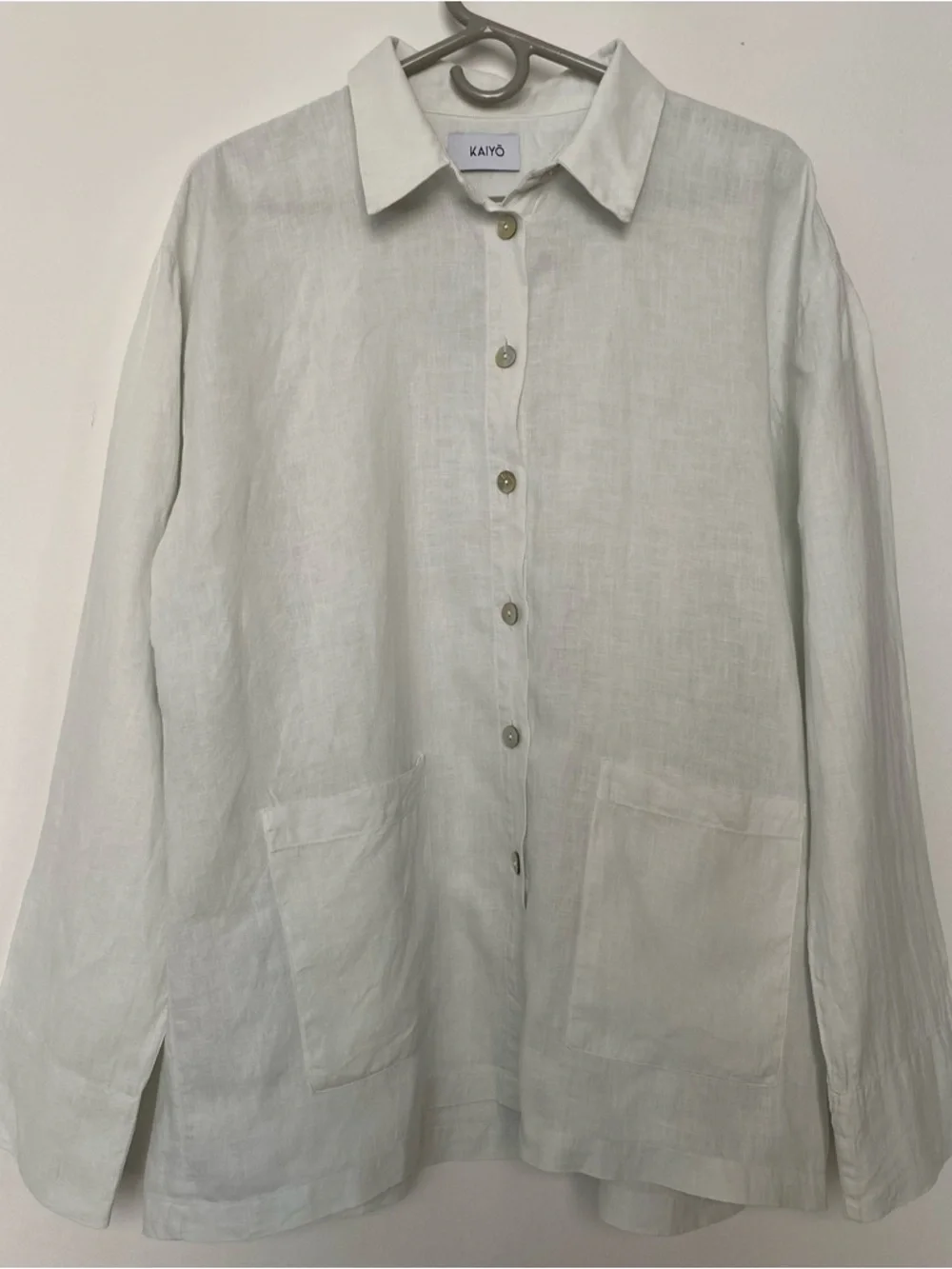 Soft Linen Set with Shell Buttons - Picture 4 of 16
